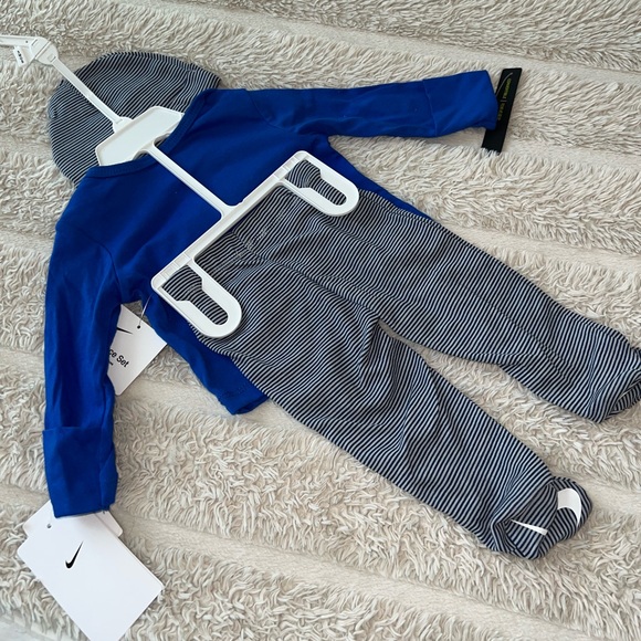 Nike 3 piece Blue Baby Outfit with Beanie - Picture 4 of 5